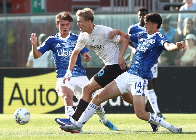 Napoli vs Como - Không dễ cho đội khách